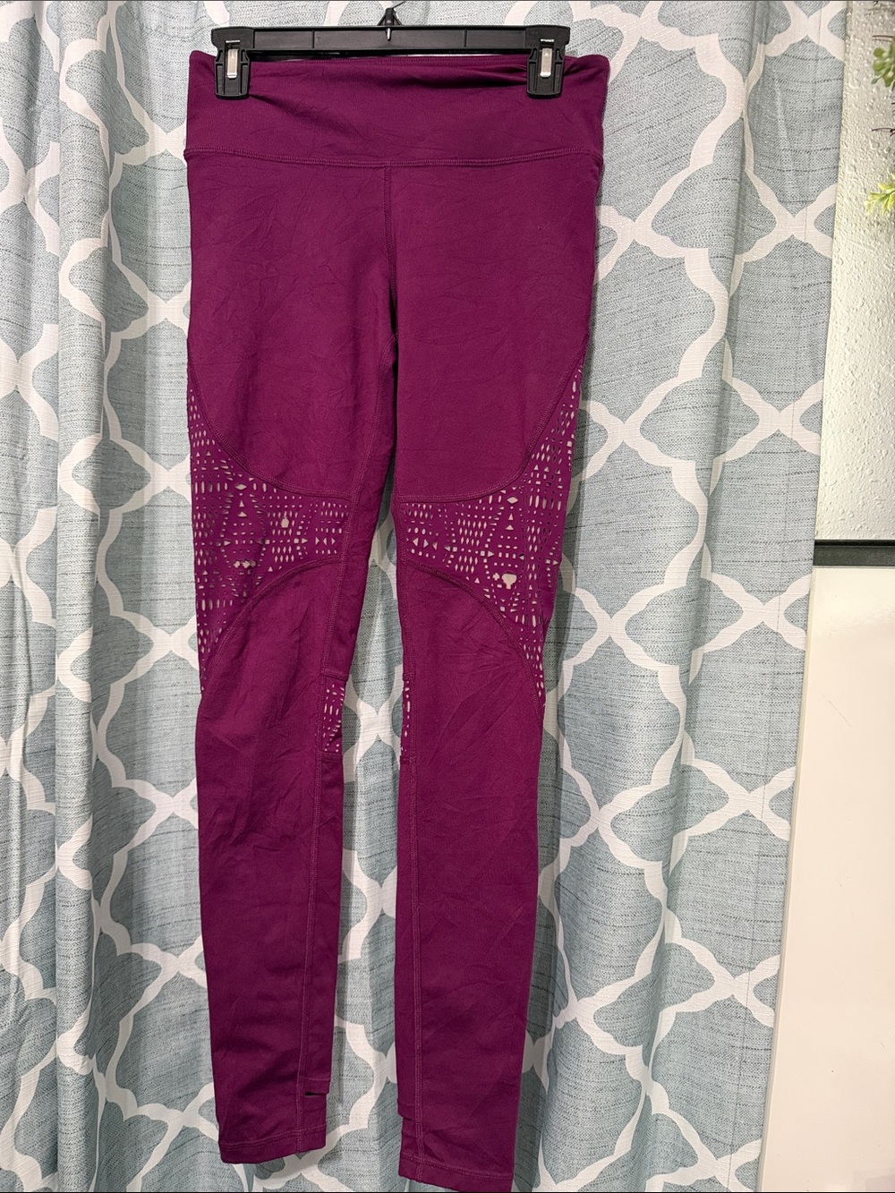 ALO Yoga Plum Leggings with Laser-Cut Panels